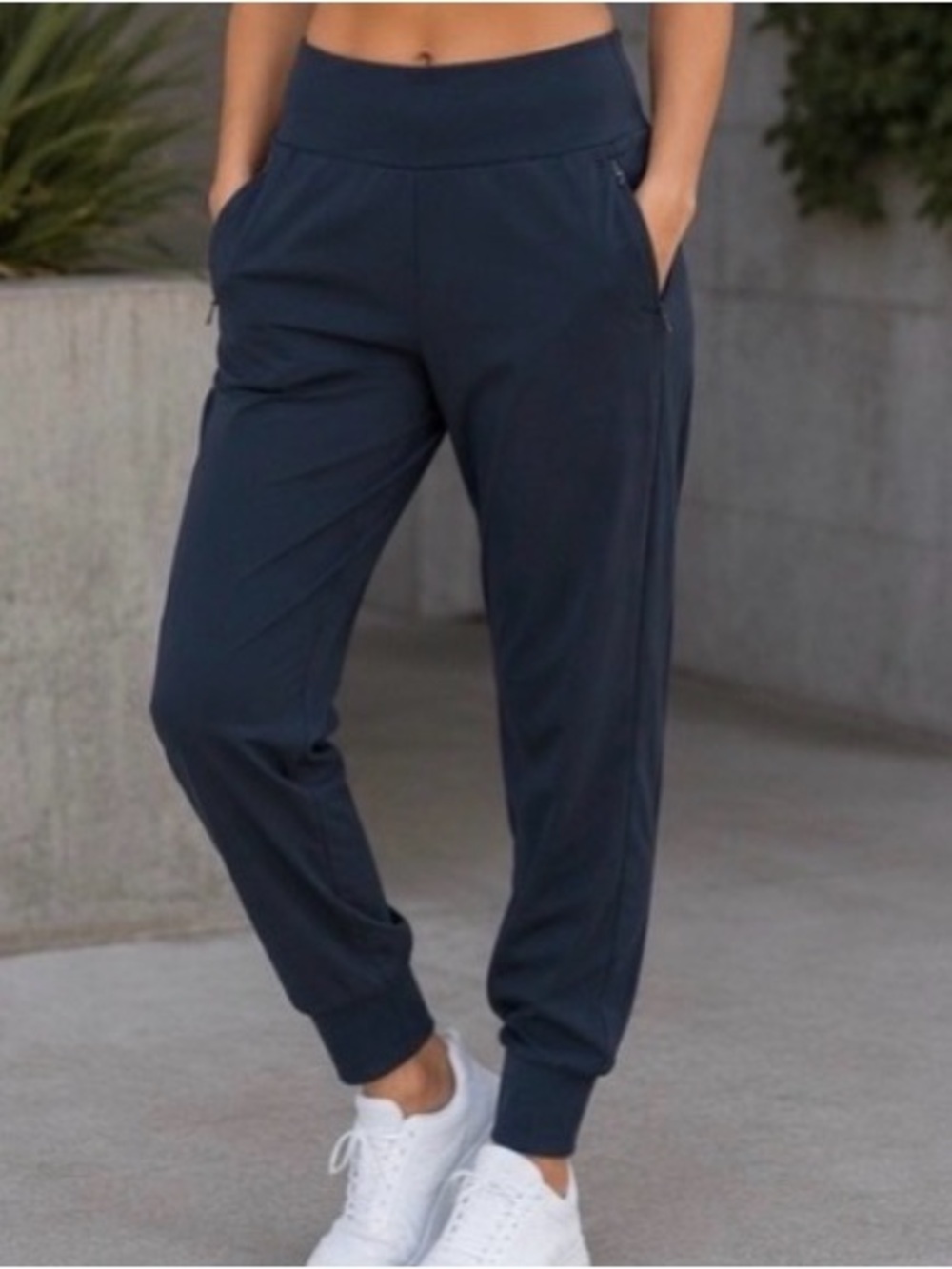 Athleta Trekkie North Jogger Dark Teal Blue Hiking Travel Pants Womens Size 0